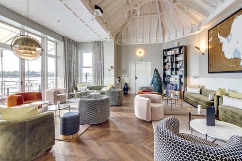 Hotel Castelbrac - Aquarium Bar & Charcot Sala